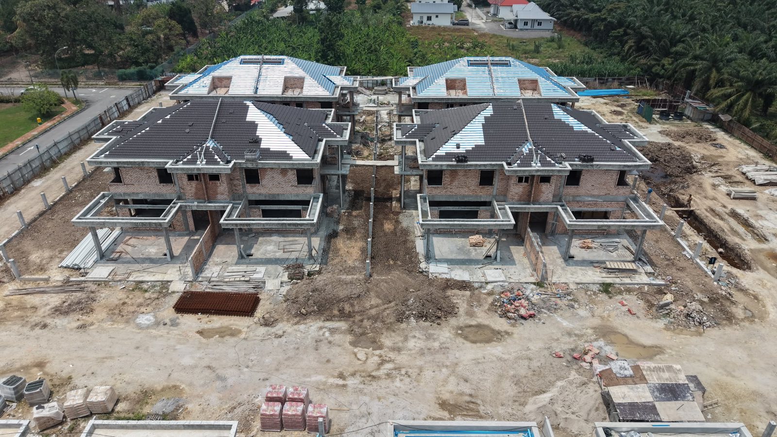 Taman Baiduri units with roof tiling underway