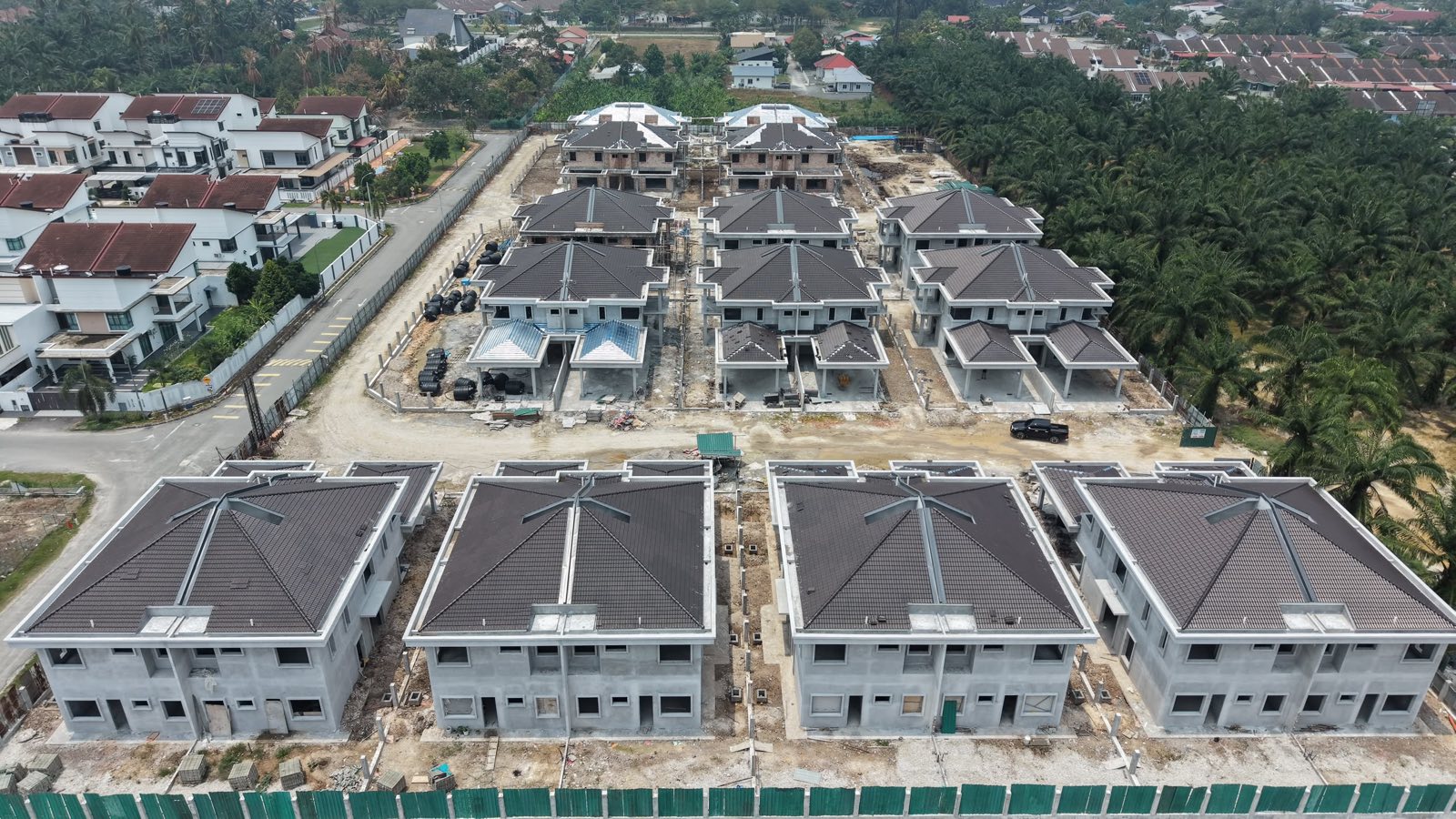 Wide aerial view of the Taman Baiduri development beside the palm plantation